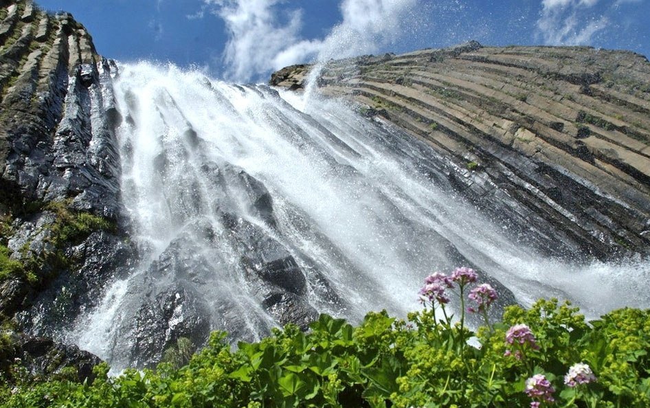 Приэльбрусье водопады. Терскольский водопад. Долина Трескол водопад. Водопад Азау Су. Водопад Терскол.