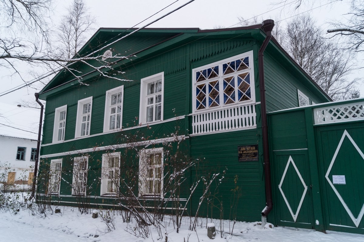 Квартиры старая русса новгородская область. Дом-музей ф. м. Достоевского. Дом Достоевского в старой Руссе. Музей Достоевского в старой Руссе. Дом-музей ф.м. Достоевского (город Старая Русса) Новгородская область.