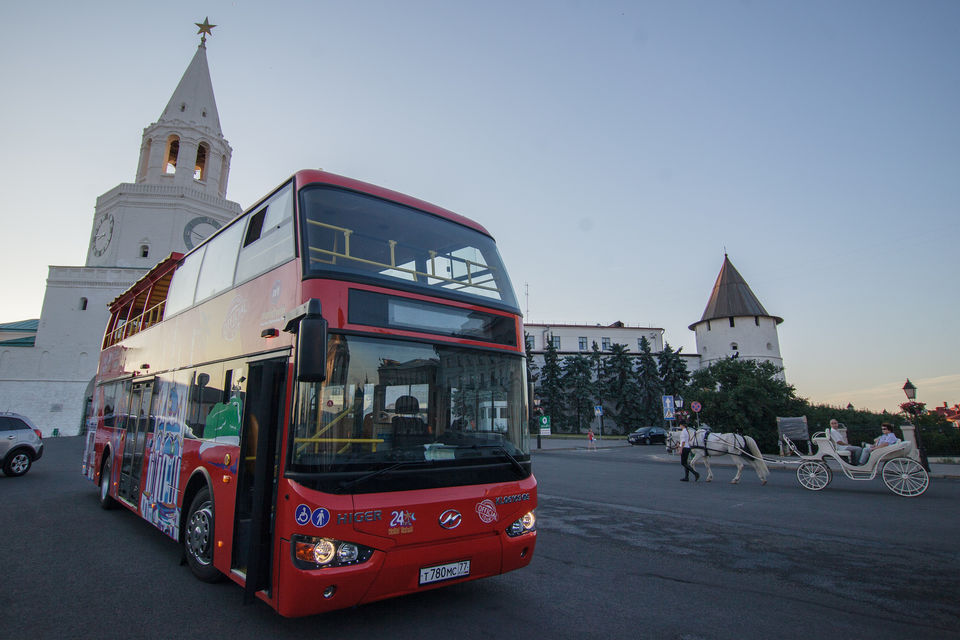 Тайский экскурсионный автобус