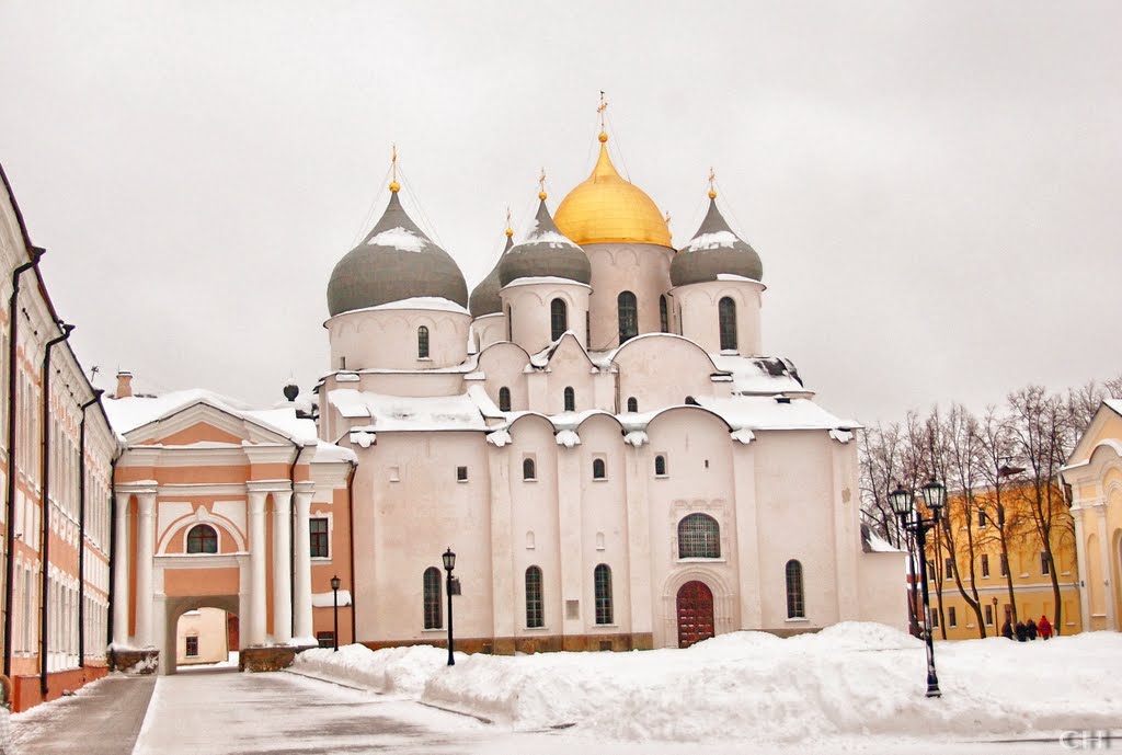 Всея новгорода. Софийский собор Великий Новгород зимой. Новгородский Кремль Великий Новгород Софийский собор. 2 Софийский собор в Новгороде. Собор Святой Софии зимой в Великом Новгороде.