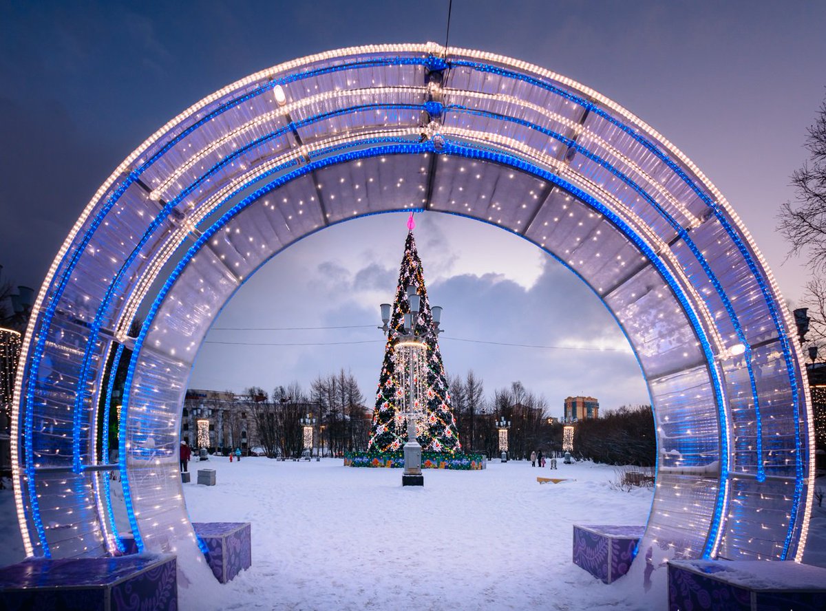 Новогодний мурманск. Зимний Мурманск 2020. Иллюминация Мурманск 2020. Мурманск новый год 2020.