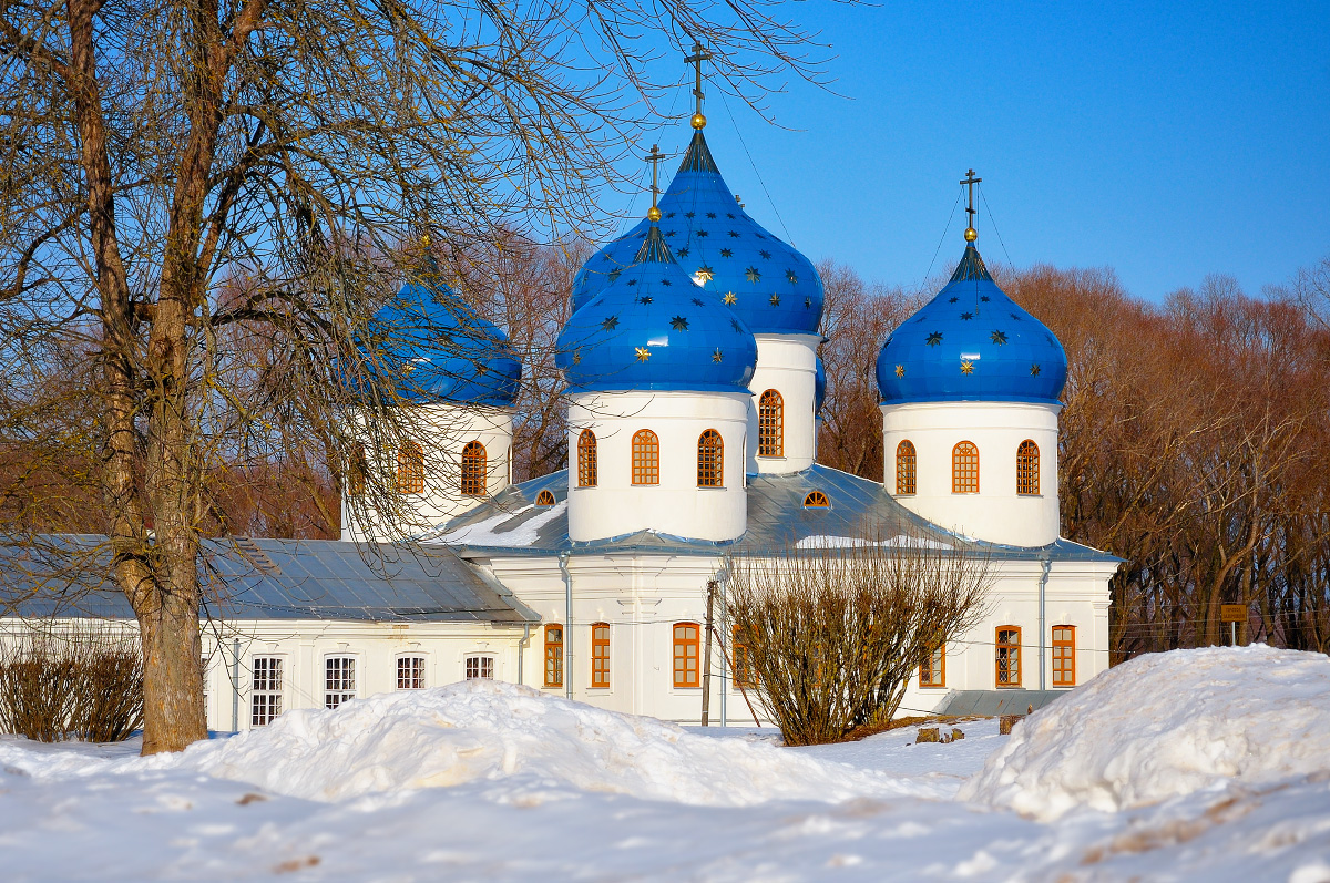 Нового великий новгород. Свято-Юрьев монастырь Великий Новгород зимой. Юрьевский монастырь зима в Великом Новгороде. Юрьев монастырь Великий Новгород зимой. Новгород Свято Юрьев монастырь зимой.