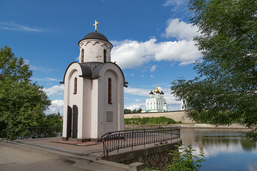 Крест княгини Ольги в Пскове